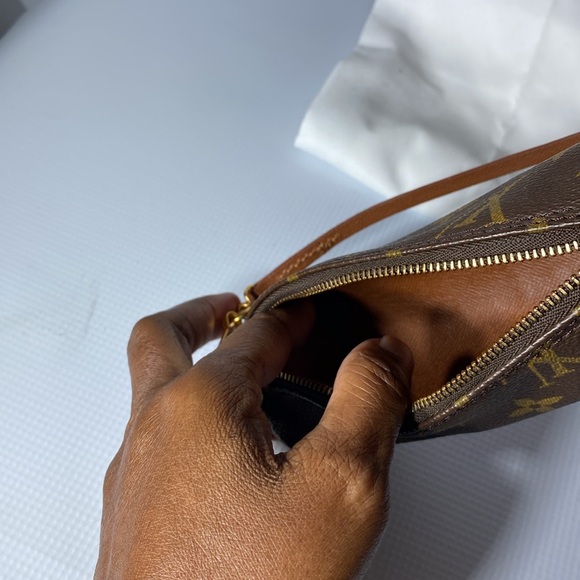 Louis Vuitton baby pappion small just right for a night on the town - Picture 4 of 4